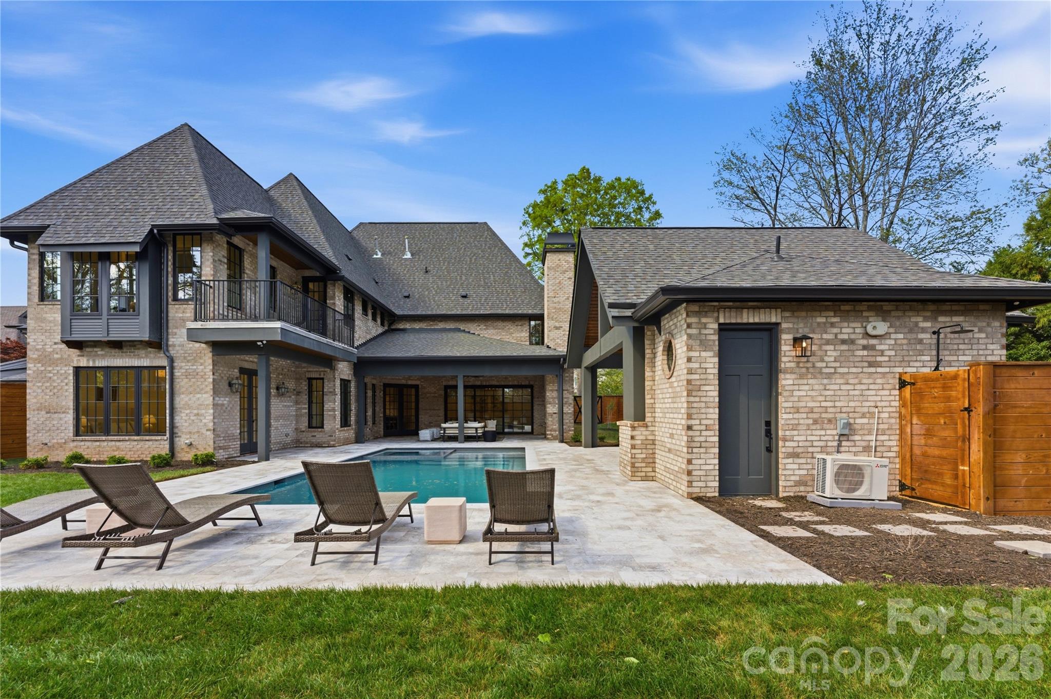 154 N Canterbury Road