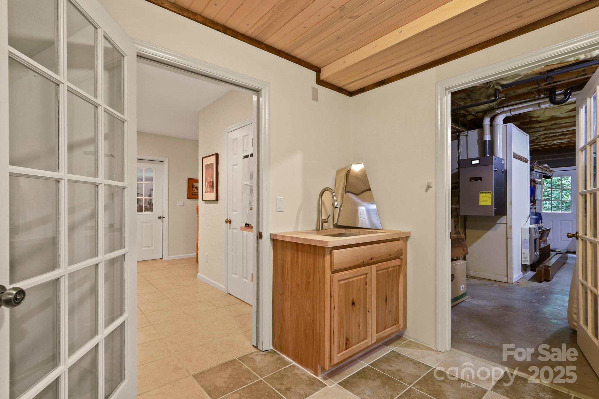 Blowing Rock, North Carolina 28605, United States, 3 Bedrooms Bedrooms, ,4 BathroomsBathrooms,Residential,Active,194395