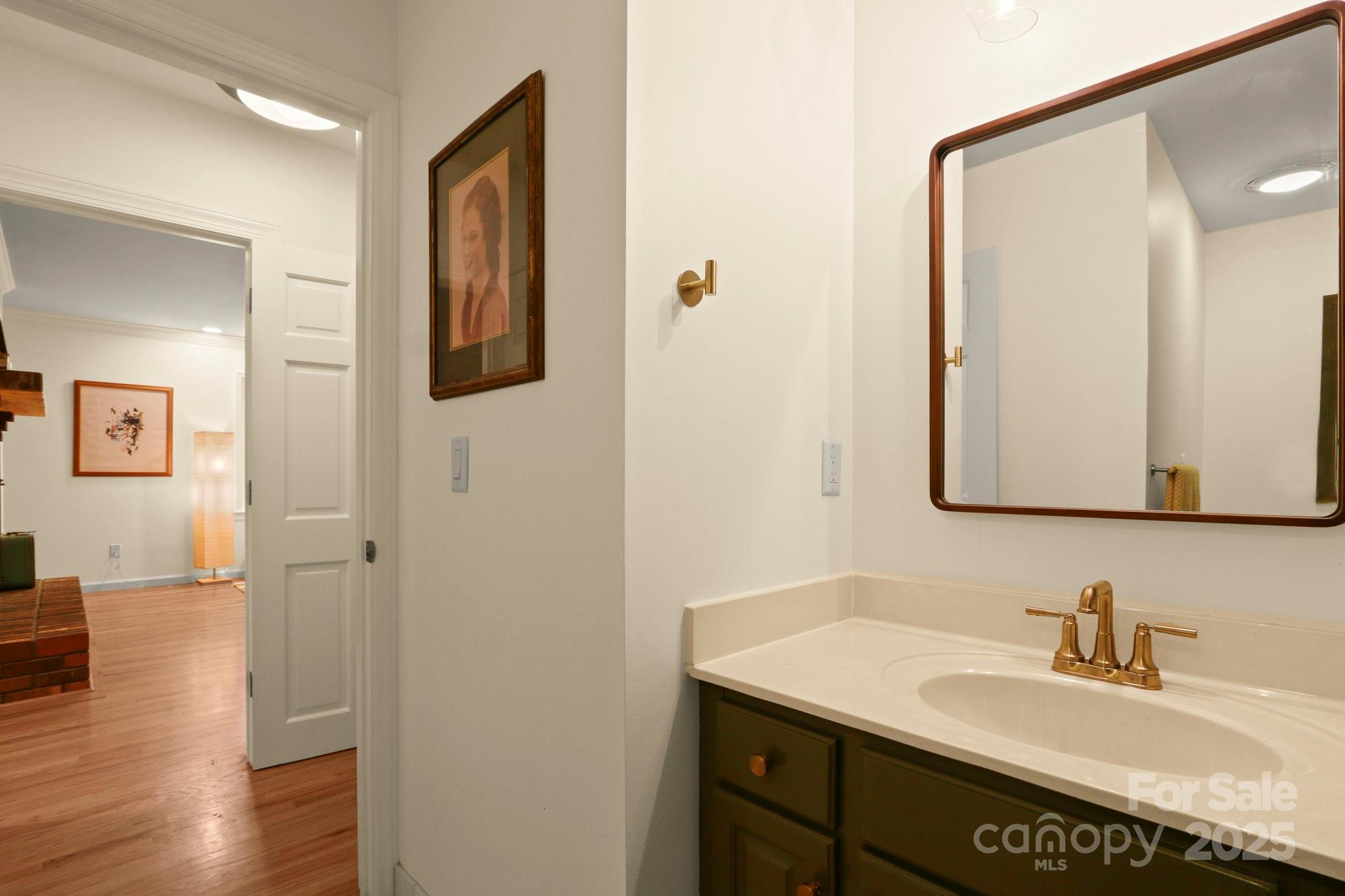 Blowing Rock, North Carolina 28605, United States, 3 Bedrooms Bedrooms, ,4 BathroomsBathrooms,Residential,Active,194395