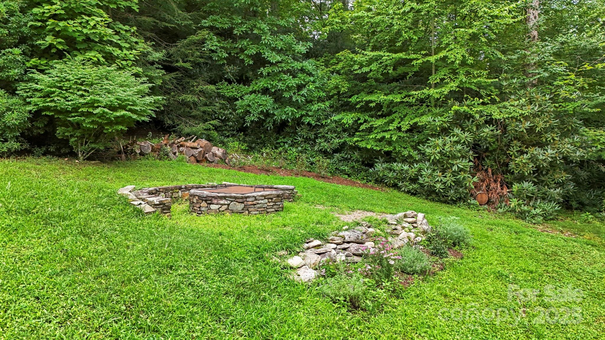 Blowing Rock, North Carolina 28605, United States, 3 Bedrooms Bedrooms, ,4 BathroomsBathrooms,Residential,Active,194395