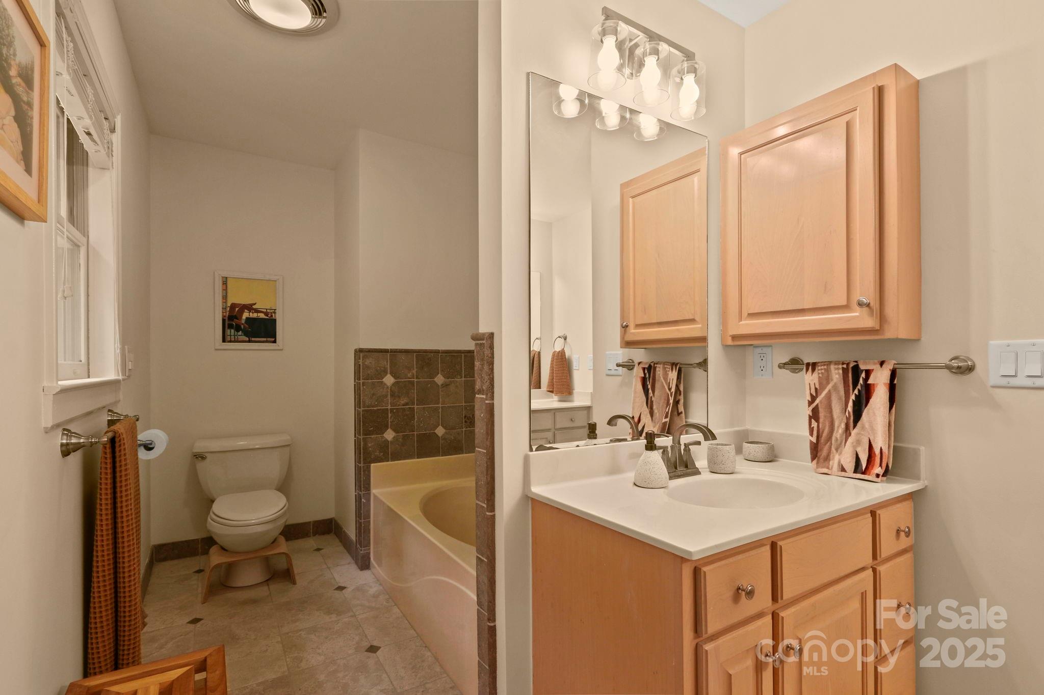 Blowing Rock, North Carolina 28605, United States, 3 Bedrooms Bedrooms, ,4 BathroomsBathrooms,Residential,Active,194395