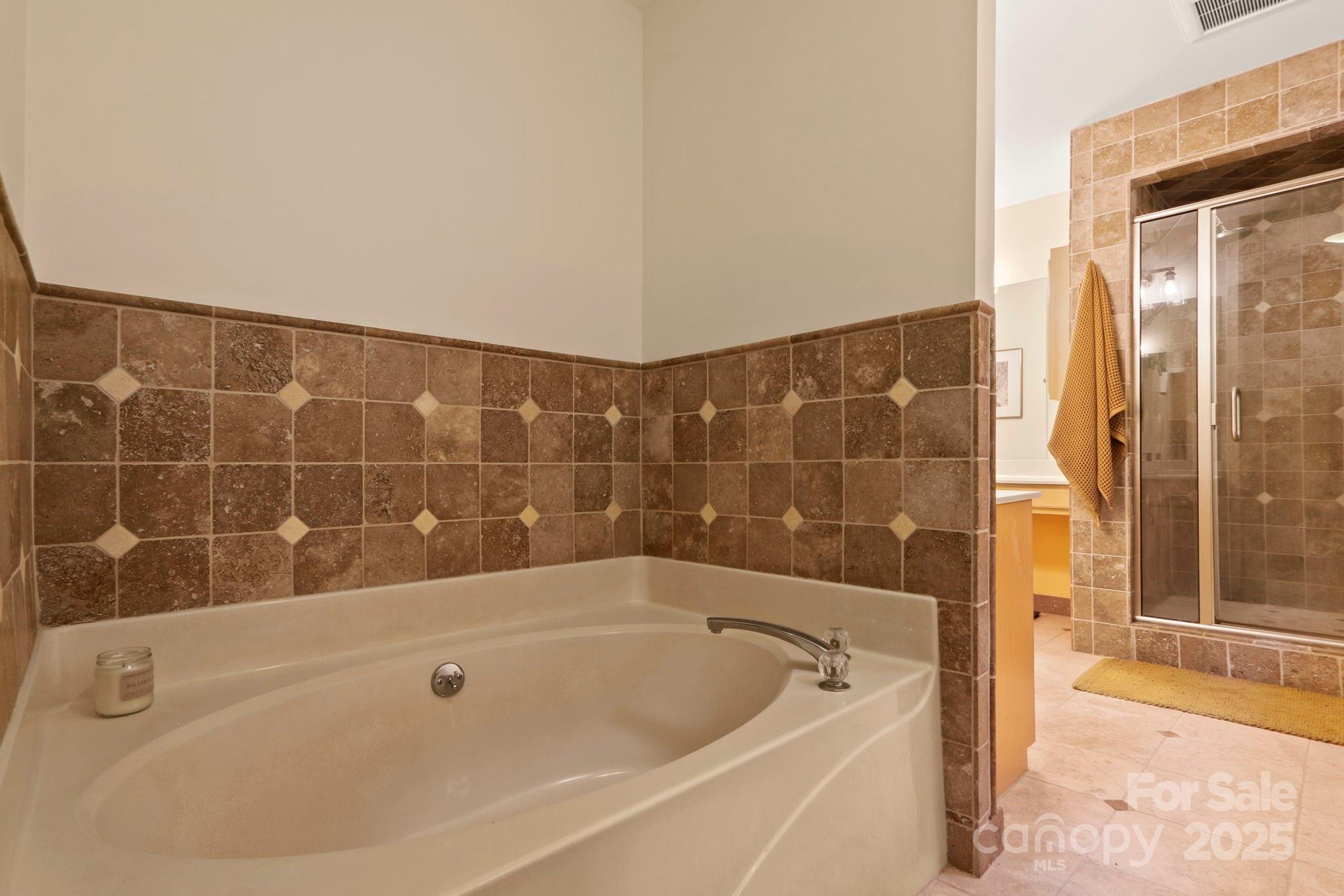 Blowing Rock, North Carolina 28605, United States, 3 Bedrooms Bedrooms, ,4 BathroomsBathrooms,Residential,Active,194395