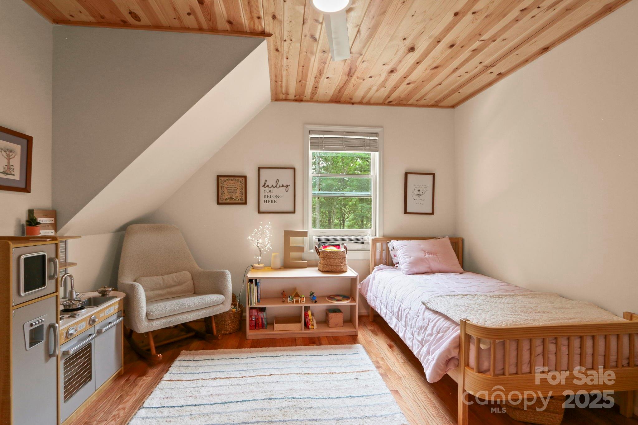 Blowing Rock, North Carolina 28605, United States, 3 Bedrooms Bedrooms, ,4 BathroomsBathrooms,Residential,Active,194395