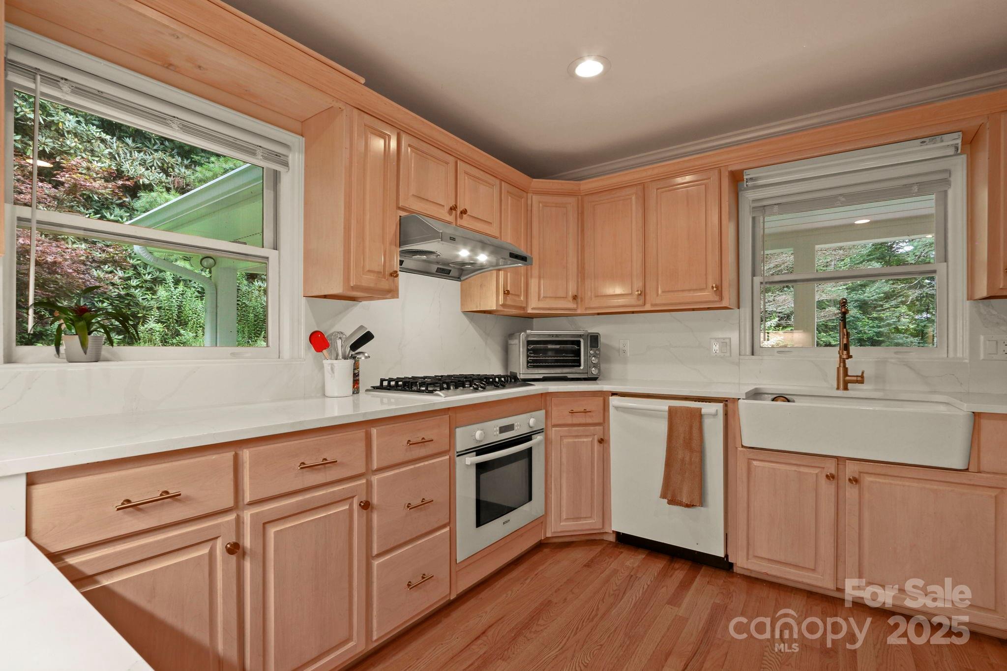 Blowing Rock, North Carolina 28605, United States, 3 Bedrooms Bedrooms, ,4 BathroomsBathrooms,Residential,Active,194395