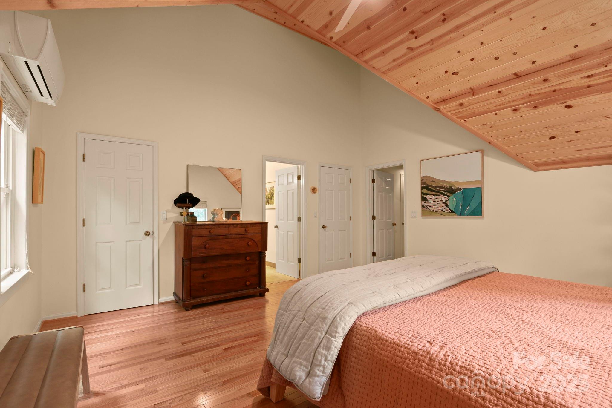 Blowing Rock, North Carolina 28605, United States, 3 Bedrooms Bedrooms, ,4 BathroomsBathrooms,Residential,Active,194395