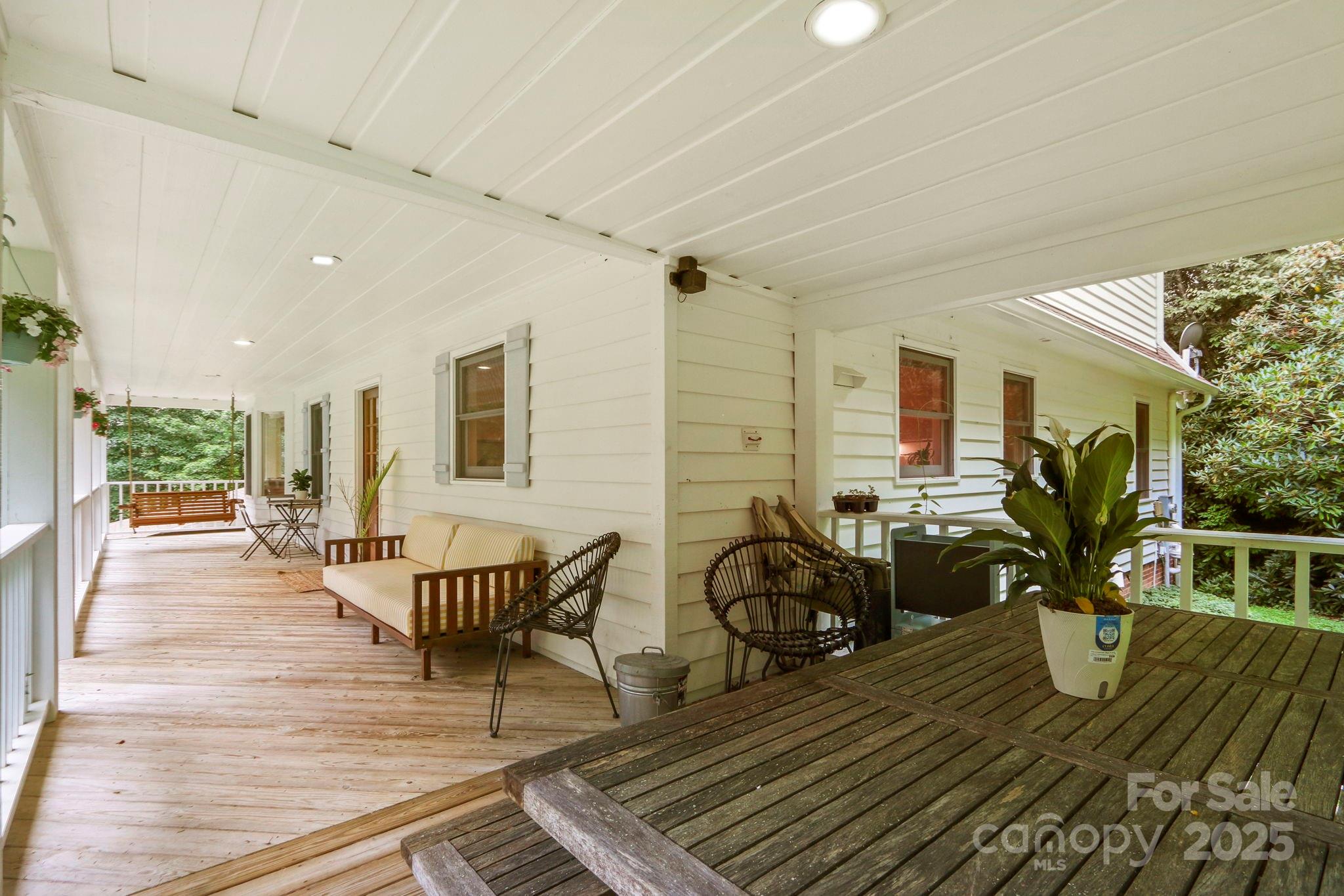 Blowing Rock, North Carolina 28605, United States, 3 Bedrooms Bedrooms, ,4 BathroomsBathrooms,Residential,Active,194395