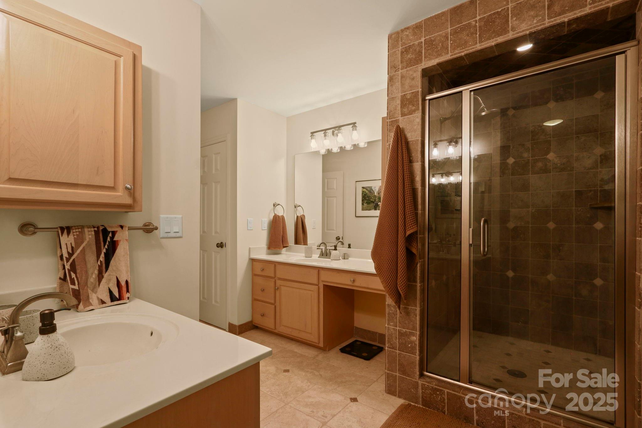 Blowing Rock, North Carolina 28605, United States, 3 Bedrooms Bedrooms, ,4 BathroomsBathrooms,Residential,Active,194395