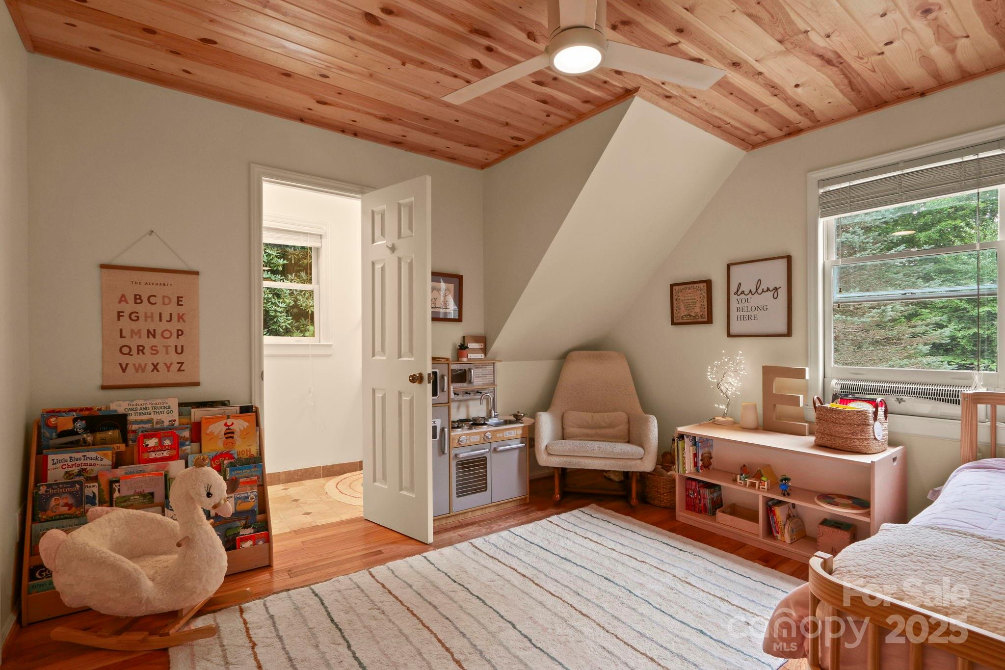 Blowing Rock, North Carolina 28605, United States, 3 Bedrooms Bedrooms, ,4 BathroomsBathrooms,Residential,Active,194395