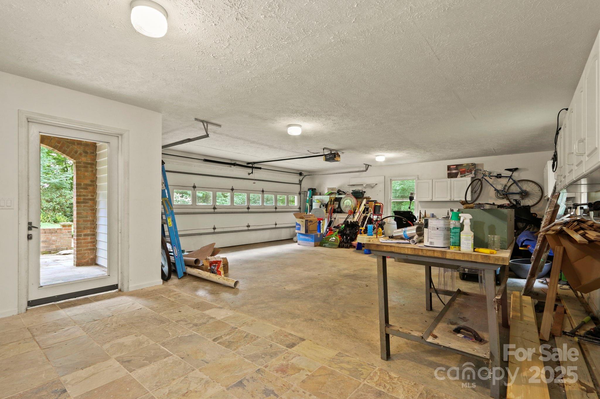 Blowing Rock, North Carolina 28605, United States, 3 Bedrooms Bedrooms, ,4 BathroomsBathrooms,Residential,Active,194395