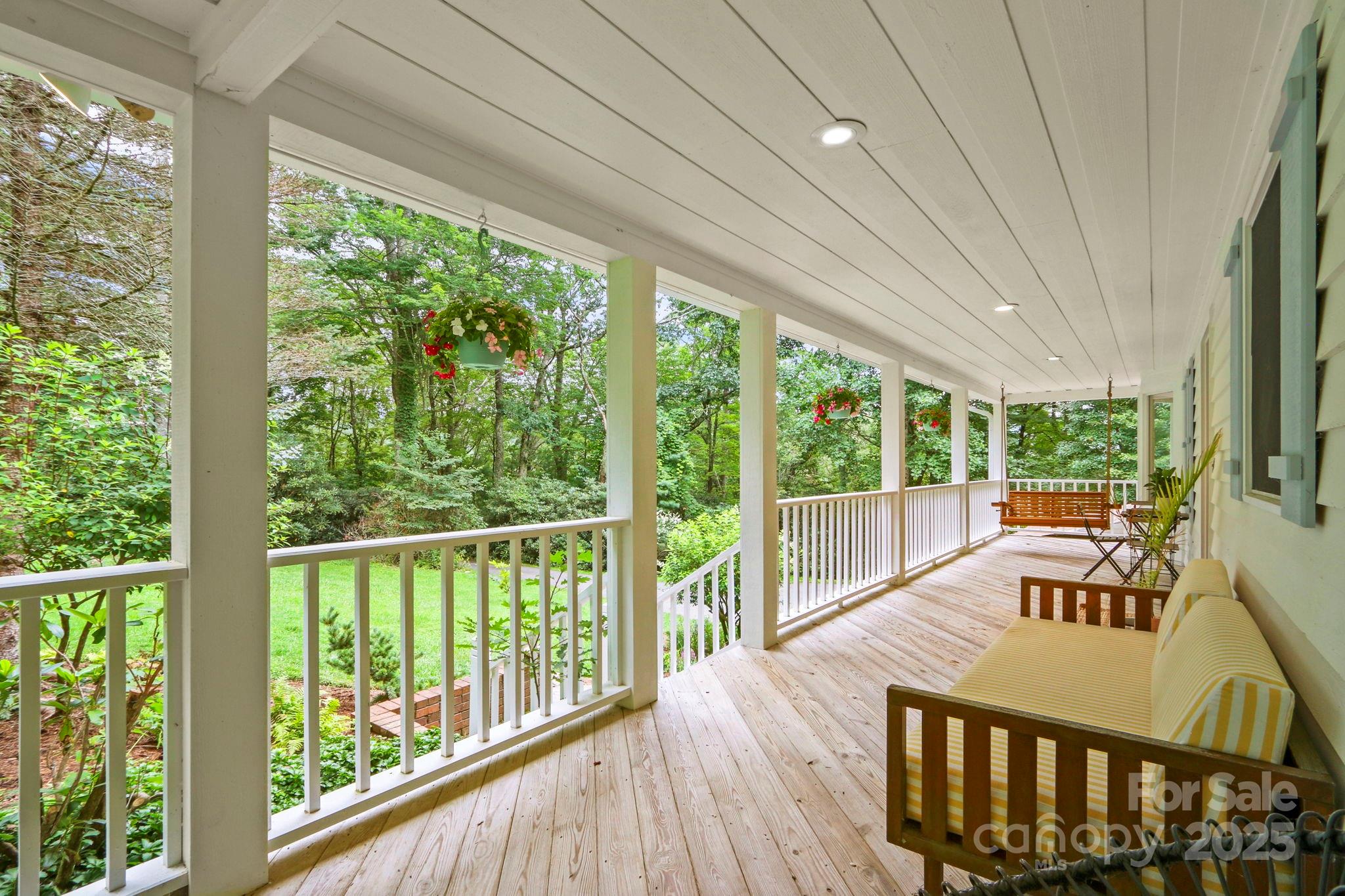 Blowing Rock, North Carolina 28605, United States, 3 Bedrooms Bedrooms, ,4 BathroomsBathrooms,Residential,Active,194395