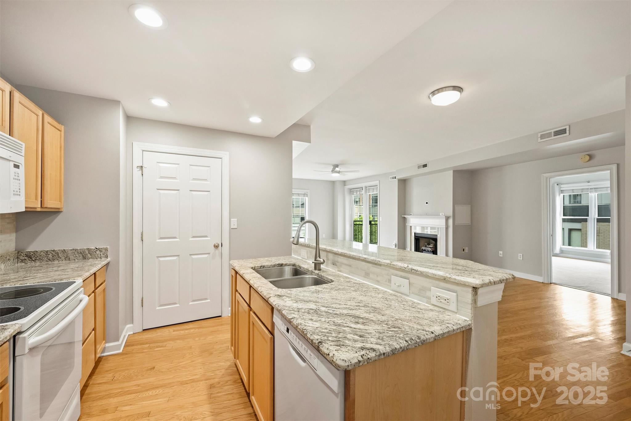 718 W Trade Street 708