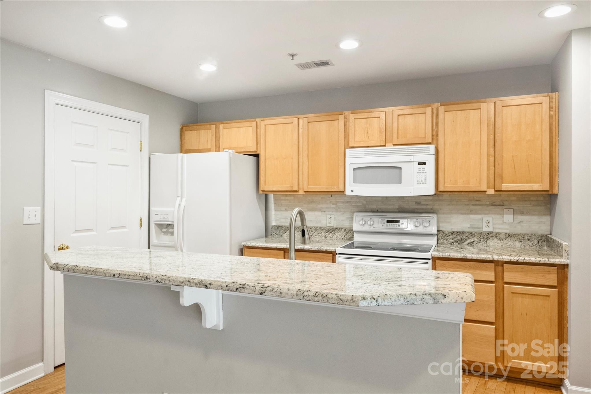 718 W Trade Street 708