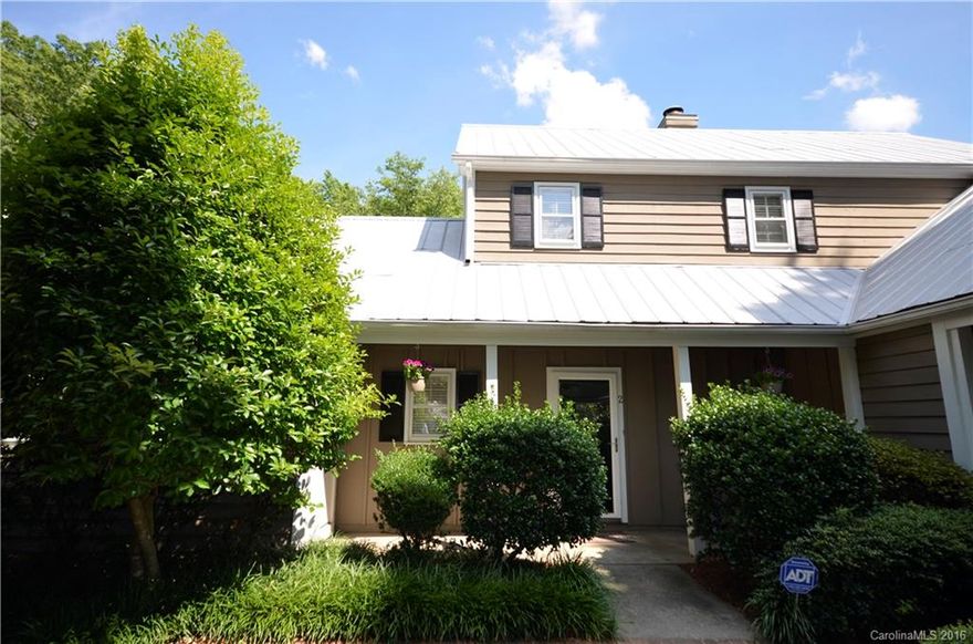 Beautiful 3 bedroom/3 full bath newly renovated condo in a great location.  Completely remodeled condo with hardwood floors, granite counter tops, stainless steel appliances, neutral colors, fireplace and much more.  Enjoy your private enclosed back patio, great for entertaining.  Or enjoy the open area behind the condo and neighborhood pool.  Move in date is flexible, pets are conditional.  Minutes to uptown, shopping, grocery stores, etc. Come see for yourself, you will not be disappointed.