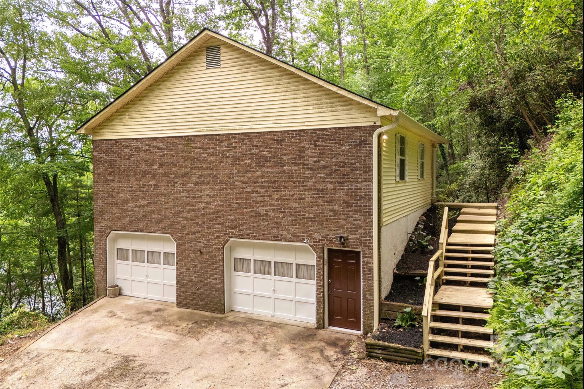 608 Surrey Glen Circle