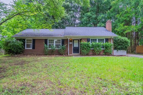 Photo of 6410 Pineburr Court, Charlotte, NC 28211 (MLS # 4287603)