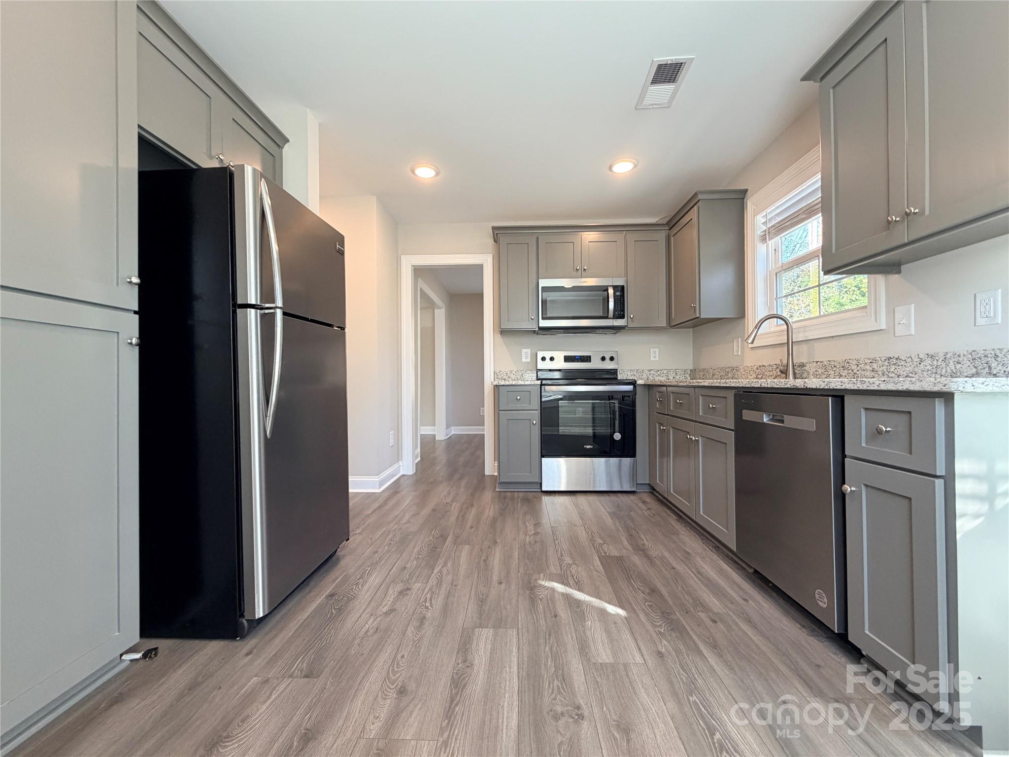 921 Pineridge Street SE