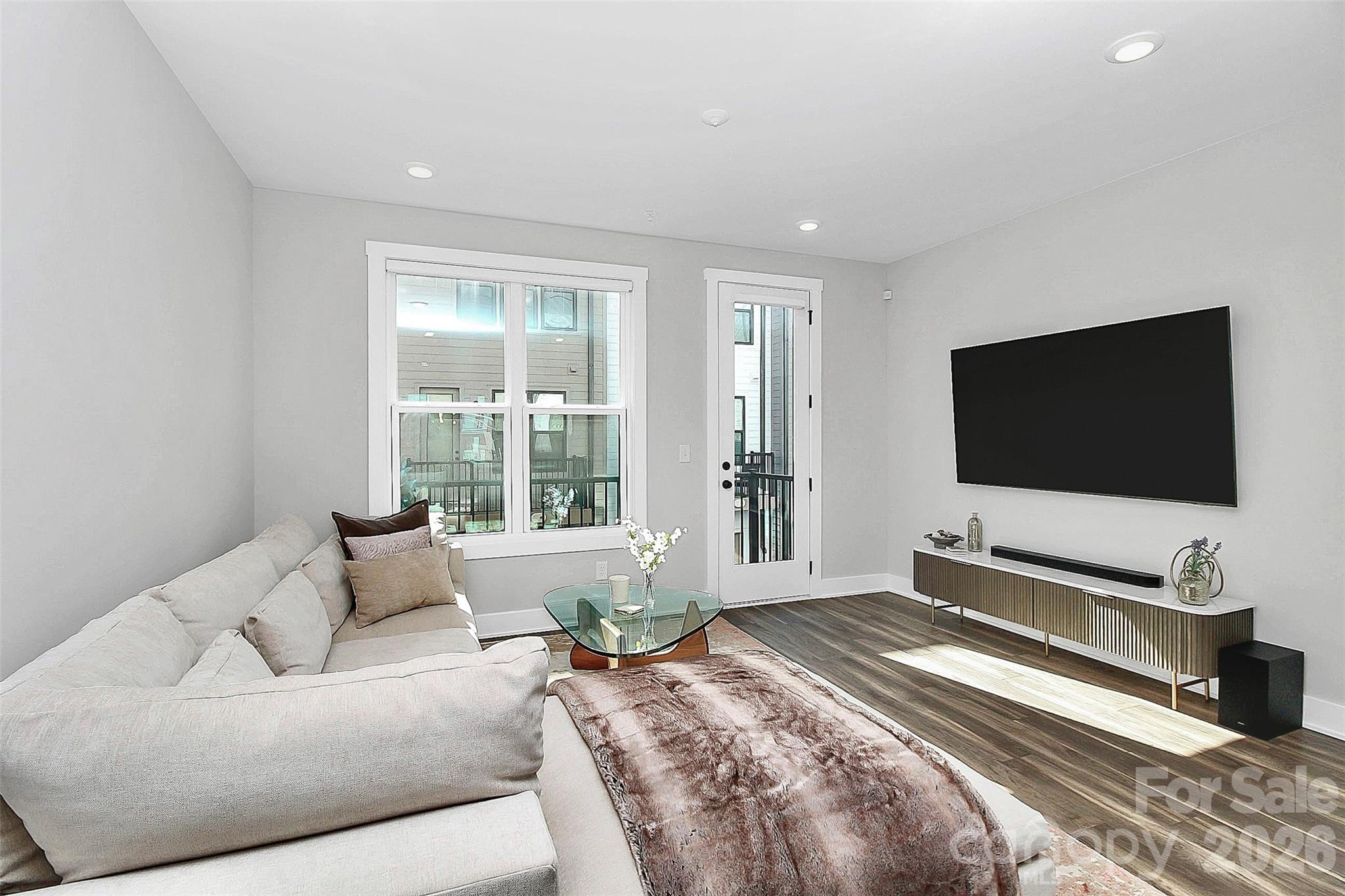 623 W Tremont Avenue