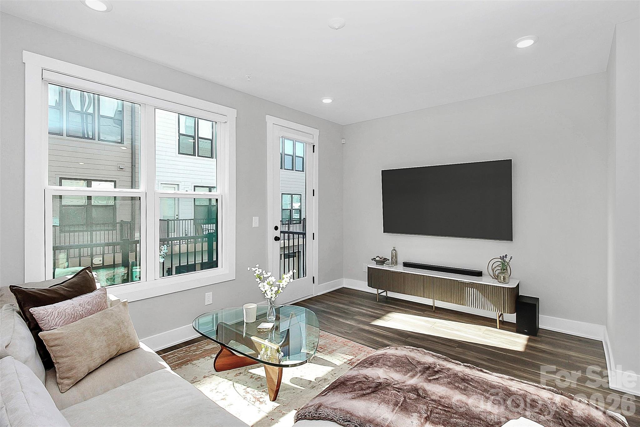 623 W Tremont Avenue