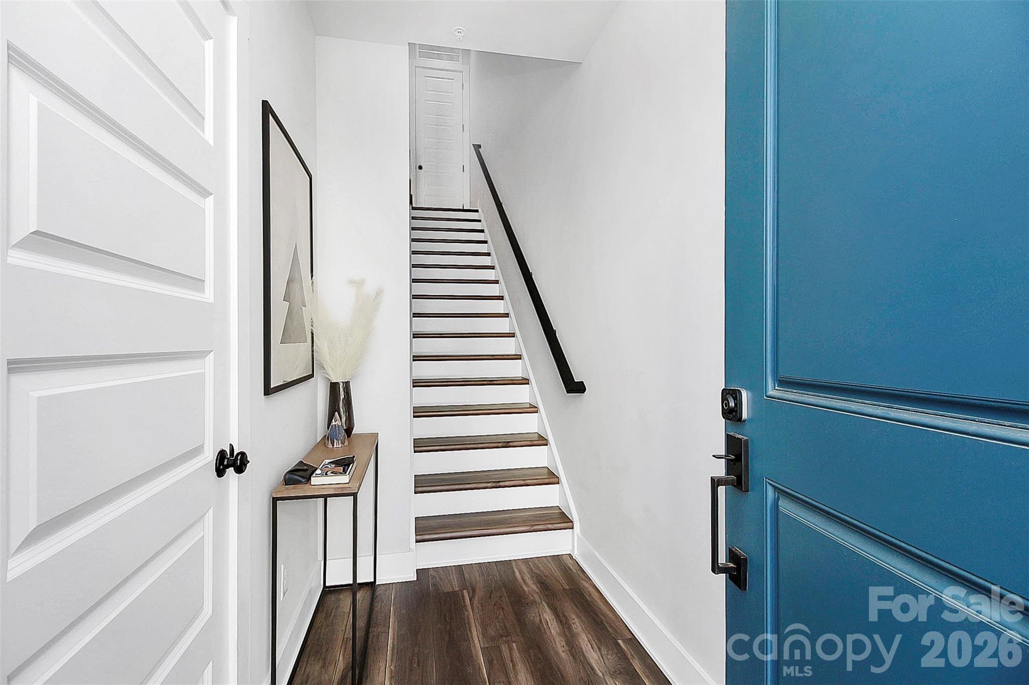 623 W Tremont Avenue