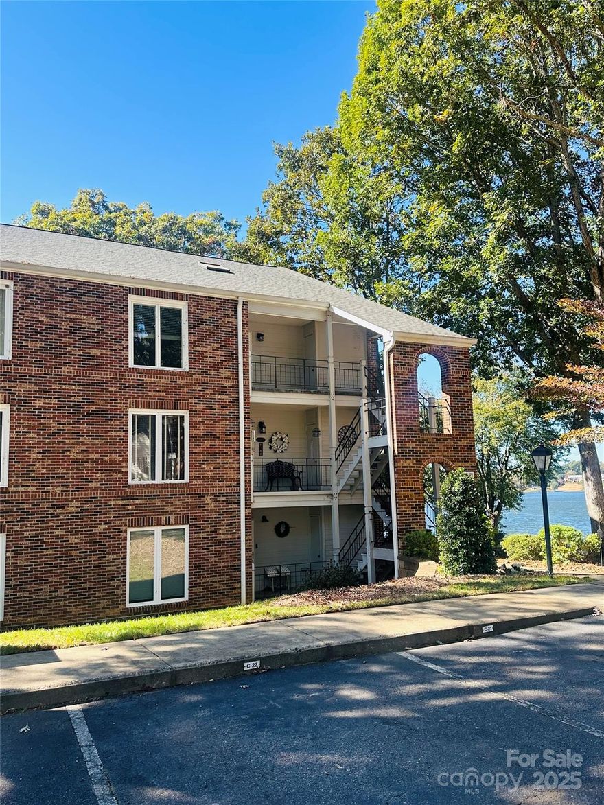 Enjoy lakeside living in this 2 Bedroom, 2 Bath Moss Lake condo! The loft offers extra space—perfect for a guest room, office, or play area. Located on the 3rd floor with beautiful waterfront scenery.