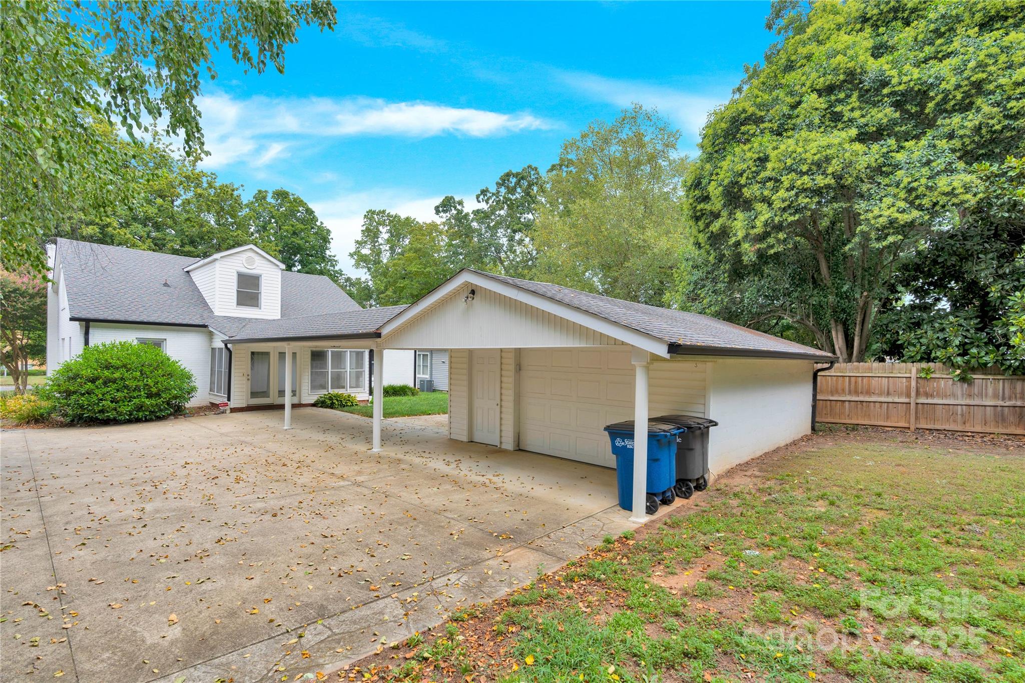 824 Davie Avenue