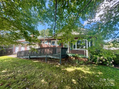 22 Madrid Lane Hendersonville NC 28792