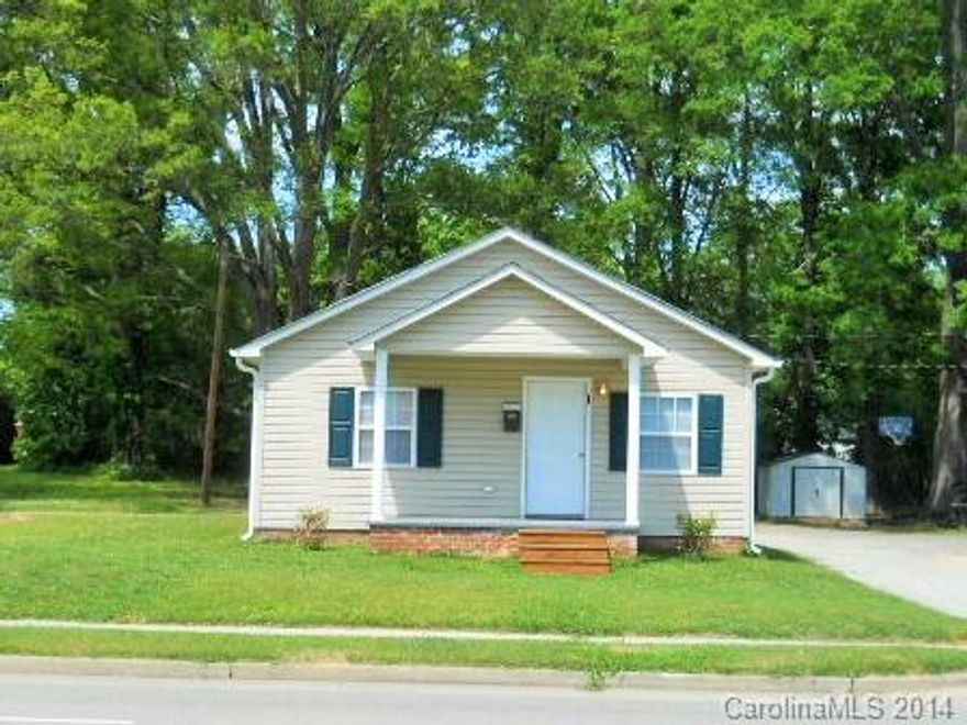 Adorable 3 Bedroom, 1 Bath Home, Large Laundry Room, Greatroom/ Kitchen combo, Completely Remodeled, Great Starter Home or Investment Property - Turn Key Ready