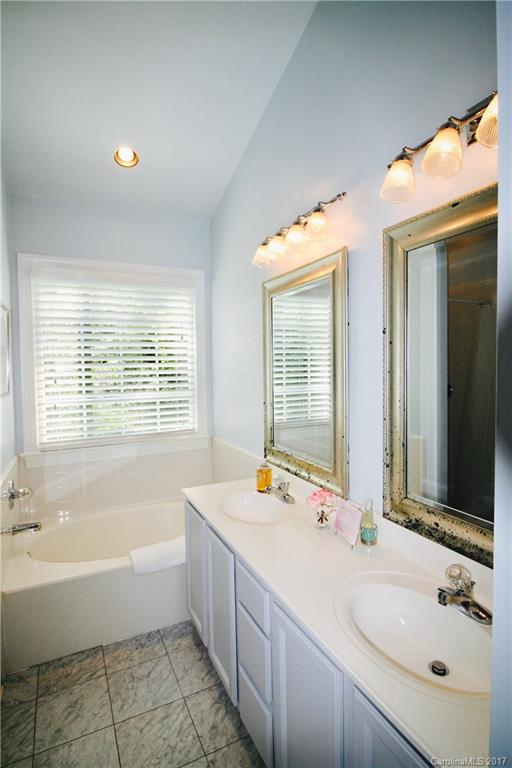 The Oaks on Providence - Residential