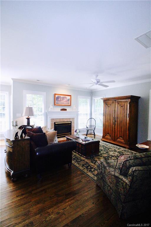 The Oaks on Providence - Residential