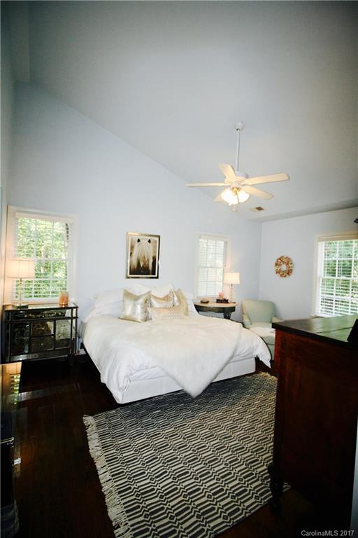 The Oaks on Providence - Residential