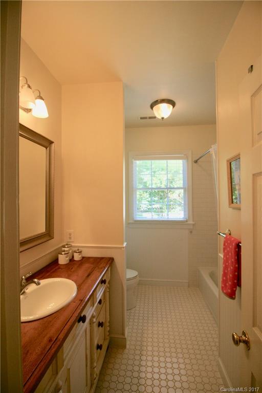 The Oaks on Providence - Residential