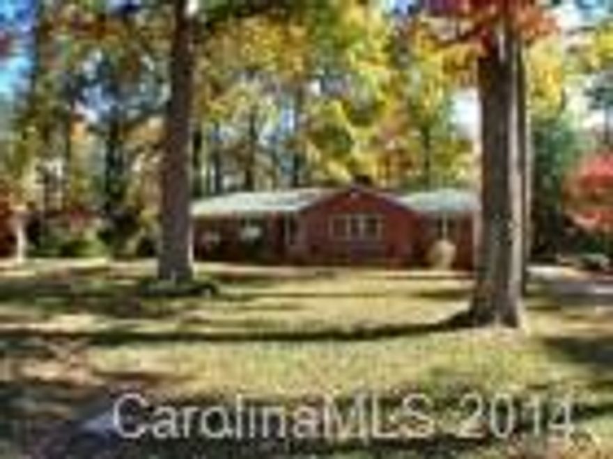 Gorgeous 3 bedroom 2 bath renovated brick ranch home. Kitchen has new 42" cabinets. Granite countertops. Upgraded appliances. Ceramic tile floor in kitchen/sunroom/eat-in area. Hardwoods through out house including separate living room, dining room, den and bedrooms. Renovated bathrooms. New energy efficient windows and doors. 

Directions: From Eastway Drive turn right onto Central Ave., make a U-turn at Sheridan Drive onto Central Ave., Take 1st right onto Temple Lane, house is on the right.