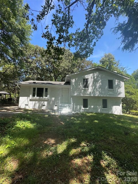 Photo of 6126 Eagle Peak Drive, Charlotte, NC 28214 (MLS # 4376554)