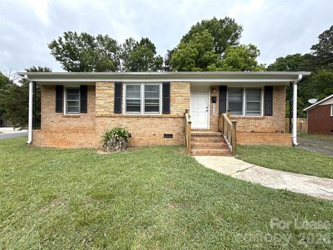 Photo of 4434 Brooktree Drive, Charlotte, NC 28208 (MLS # 4380644)