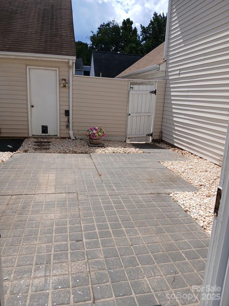 1648 Hollow Drive