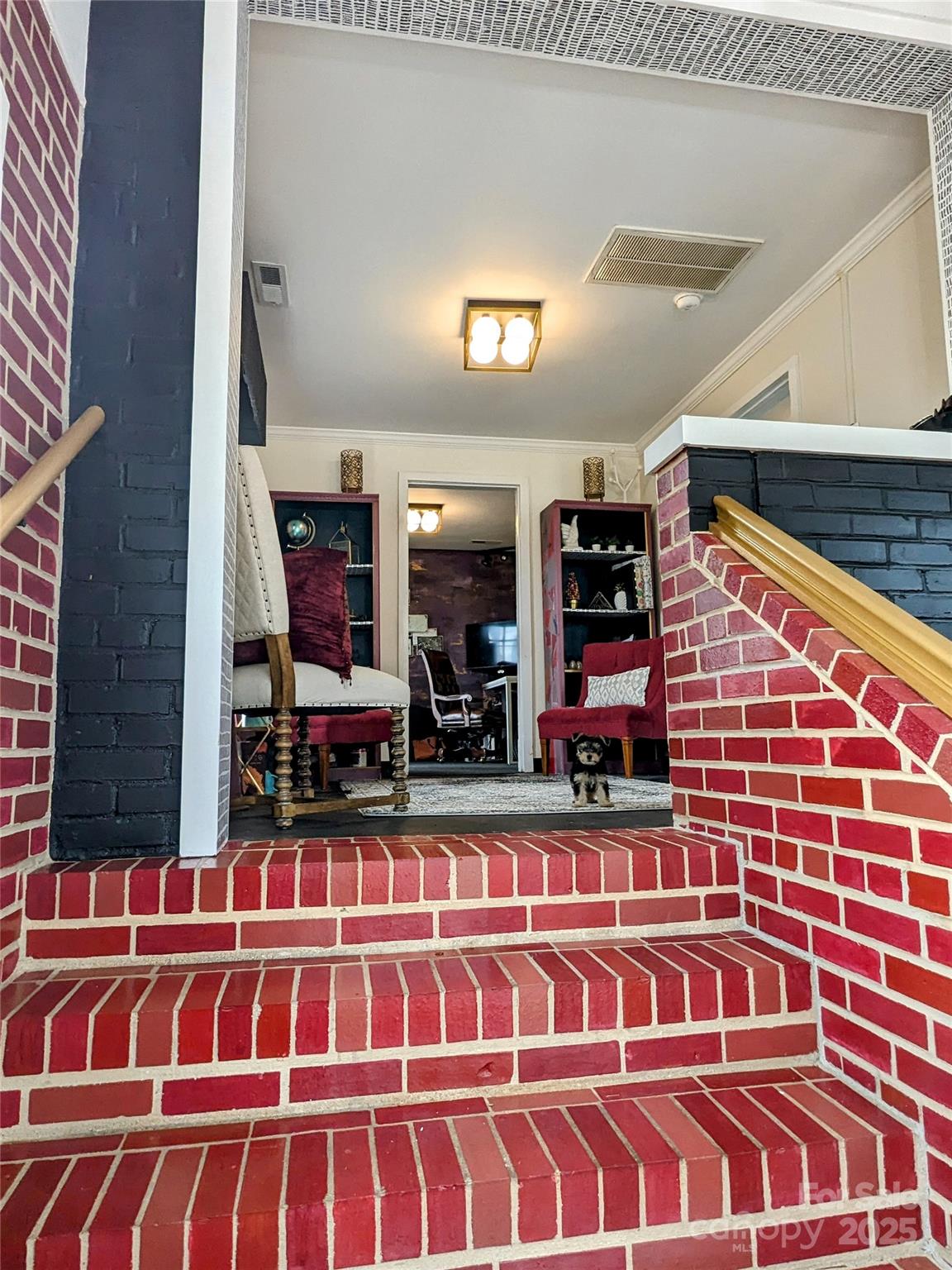 907 N Charlotte Avenue