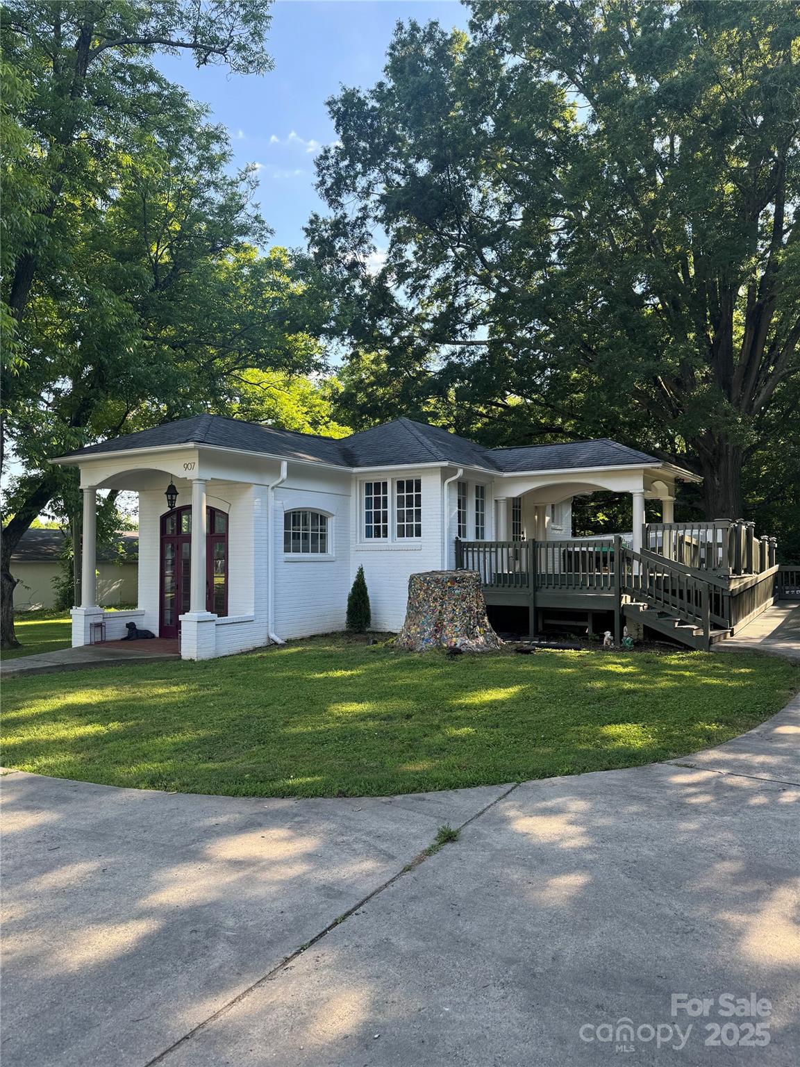907 N Charlotte Avenue