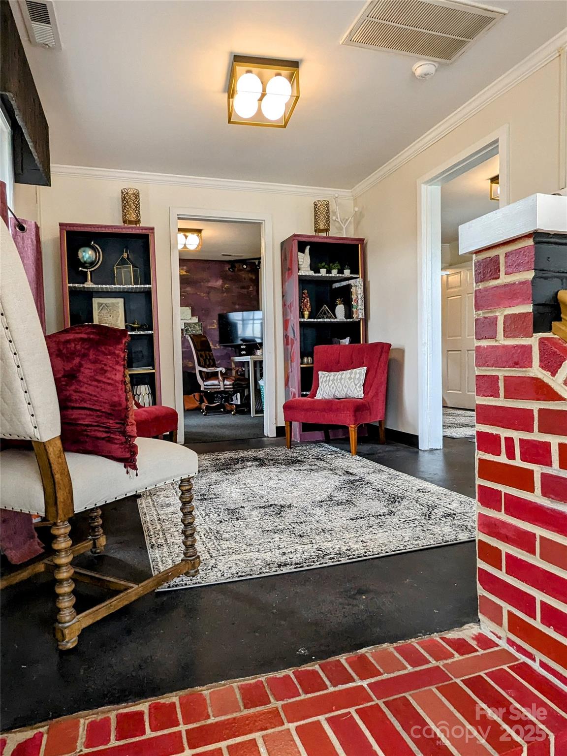 907 N Charlotte Avenue