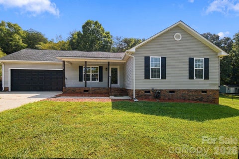 Photo of 1129 Lyndsey Brooke Court, Lincolnton, NC 28092 (MLS # 4425478)