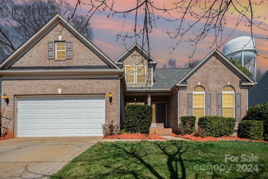 Welcome to this charming one and a half story home located in the highly desirable Fort Mill school district. This home offers an open floorplan between the kitchen-breakfast bar-family room-sunroom with convenient access to the deck, (think family gatherings)! The primary suite offers a deluxe spa style bathroom, jetted tub, separate shower, and an amazing walk-in closet. Two additional bedrooms and a full bath are located on the opposite side of the home. A fourth bedroom and third bathroom make up the second level. The home is conveniently located close to schools, shopping, restaurants, medical facilities, and so much more. Call the listing agent if you have questions.