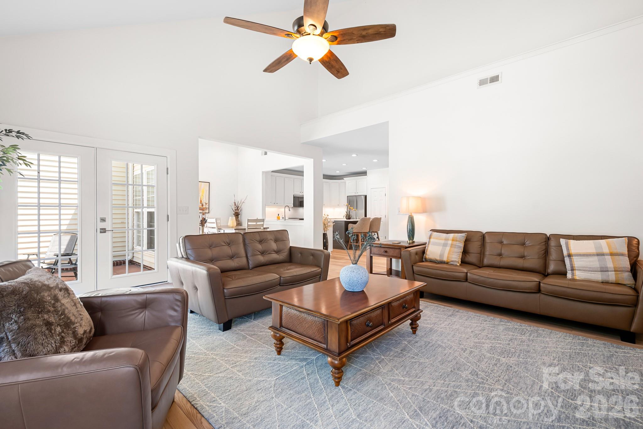 14566 Greenpoint Lane