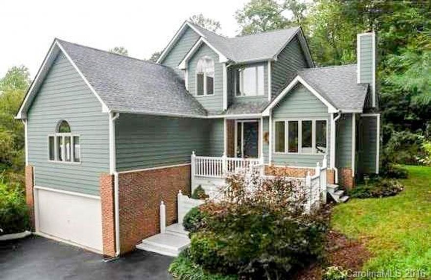 Looking for WNC mountain-living w/out being miles from town? Don't let a steep driveway scare you away! This 3 bdrm/2.5 bath home on cul-de-sac offers a spacious floor plan, HUGE kitchen perfect for entertaining & easy access to 3 decks to enjoy the views. Flooring consists of hardwood, high-end laminate, tile & carpet. Large 2 car garage w/ workbench & opportunity to expand to unfinished side. Low HOA fees include water, sewer & road maintenance. This move-in ready home offers quick occupancy!