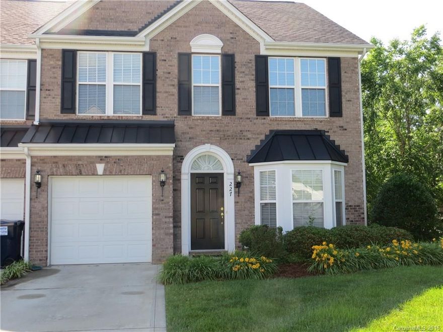 Beautiful End Unit Townhouse features 3 bedrms, 2.5 Baths, Open Floor Plan, Two Story Great Room, with Gas Log Fireplace &  All New Carpeting.  Master Bedrm On Main w/ Tray Ceiling, bath w/ Garden Tub & Sep Shower.  2nd Floor Loft leads to Two Spacious Bedrms w/ Walk-In Closets.  Just minutes away from Lake Wylie, Shopping, Dining, Airport & Uptown Charlotte. New Furnace.  13 Month Home Warranty/ Home Warranty Of America Only, being Offered By Sellers.  A Must See!  Plenty of parking for Guests.