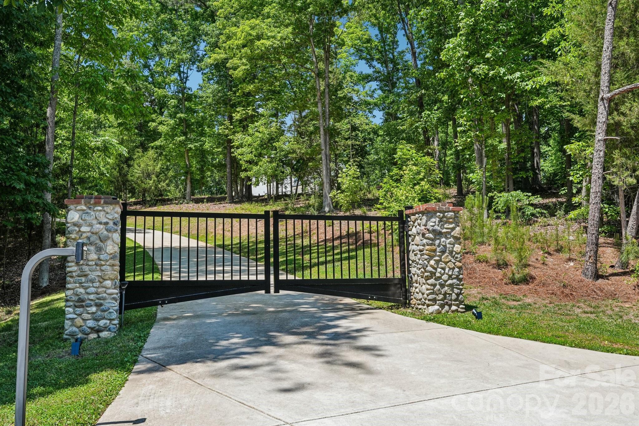 8049 Catawba Cove