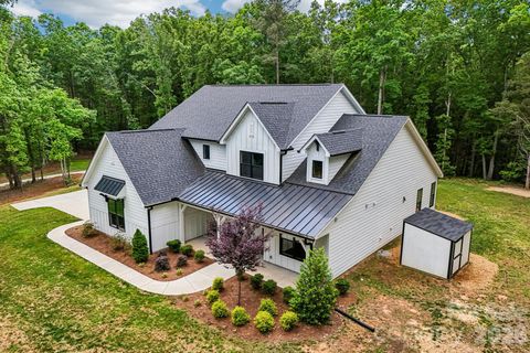 Photo of 8049 Catawba cove Drive, Belmont, NC 28012 (MLS # 4369425)