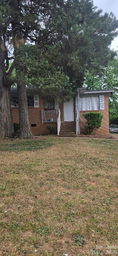 Photo 1 of 17 — 1803 Darbrook Drive, Charlotte, NC 28205