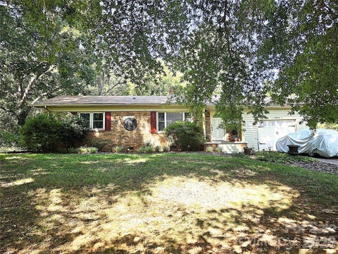 Photo of 2925 4th Street Drive NE, Hickory, NC 28601 (MLS # 4420149)