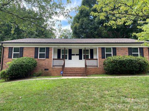 Photo of 3623 Driftwood Drive, Charlotte, NC 28205 (MLS # 4342123)
