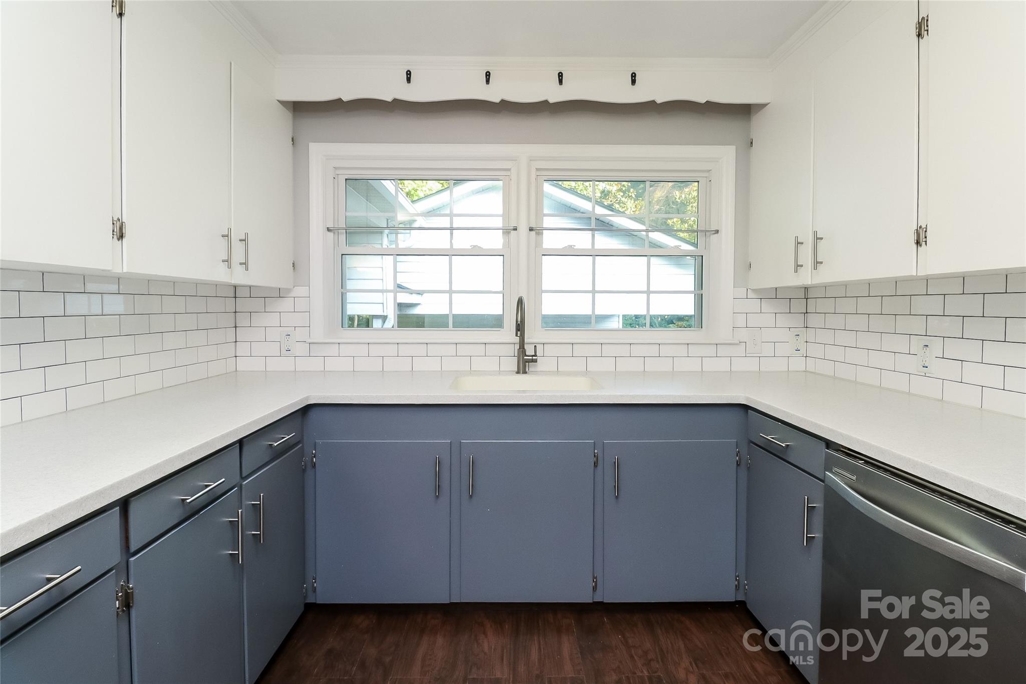 401 Lakeview Drive