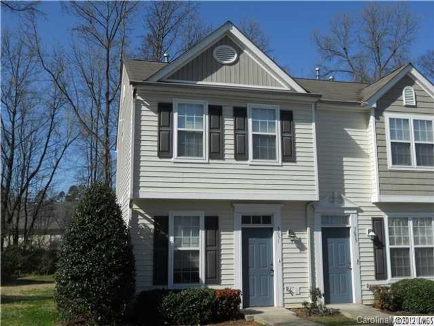 Nice 2 bedroom END UNIT townhome with wood flooring and extra large kitchen with lots of cabinet space. Home is close to shopping at Northlake Mall, UNCC, and 10 minutes Uptown Charlotte. Private patio out back.
